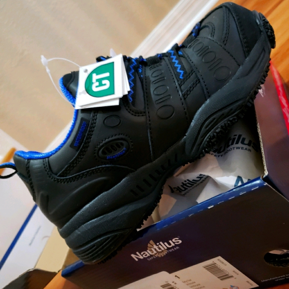 Women's Nautilus Safety Shoes